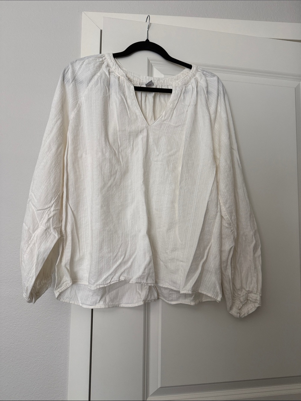 Old Navy White Textured Peasant Blouse
